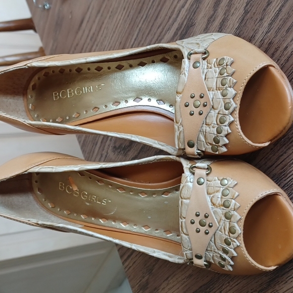 BCBGirls tan and brown peep toe heel with design on toe, 4" heel - Picture 2 of 8